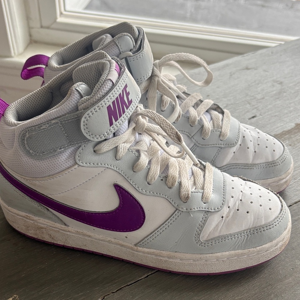 Nike Kids High-Top Sneakers in White and Purple